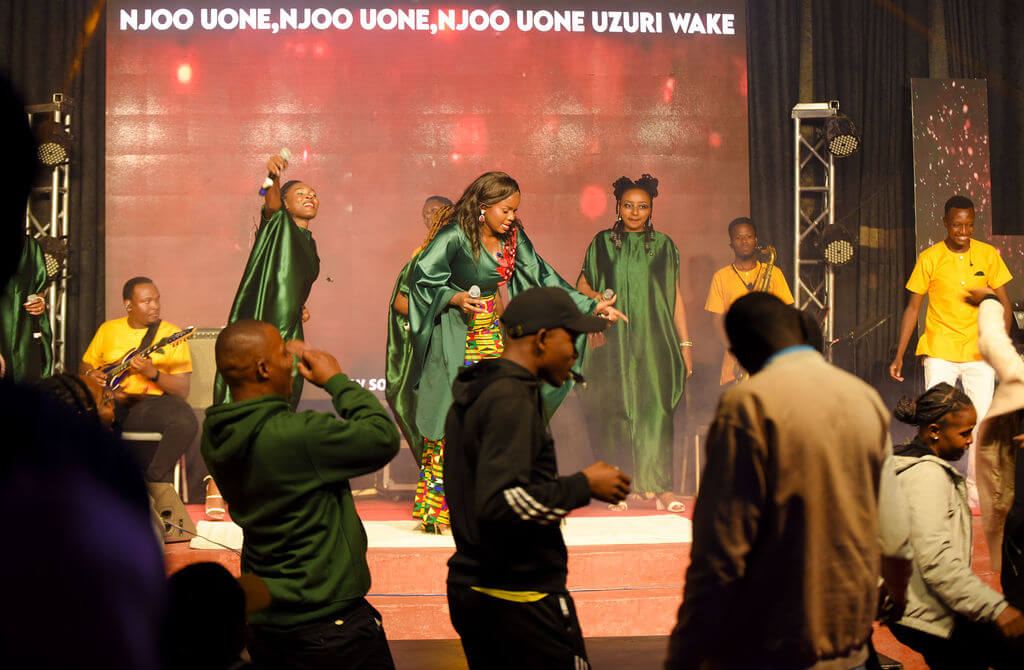 Njoo uone, Njoo uone, Njoo uone uzuri wake. Purity Atieno at the Ancient Call Recording